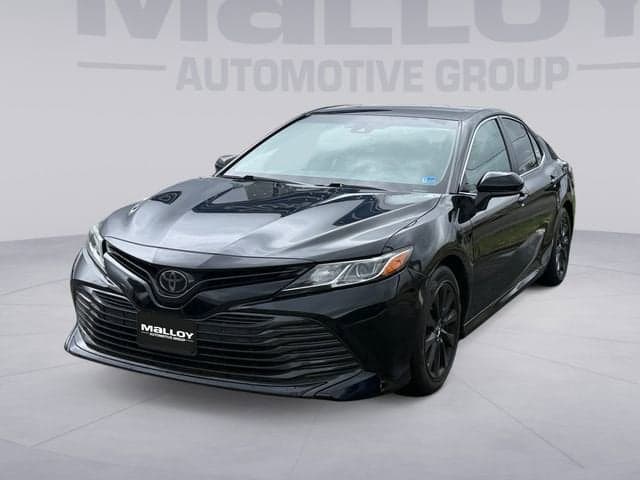 2018 Toyota Camry LE Sedan 4T1B11HK2JU096768